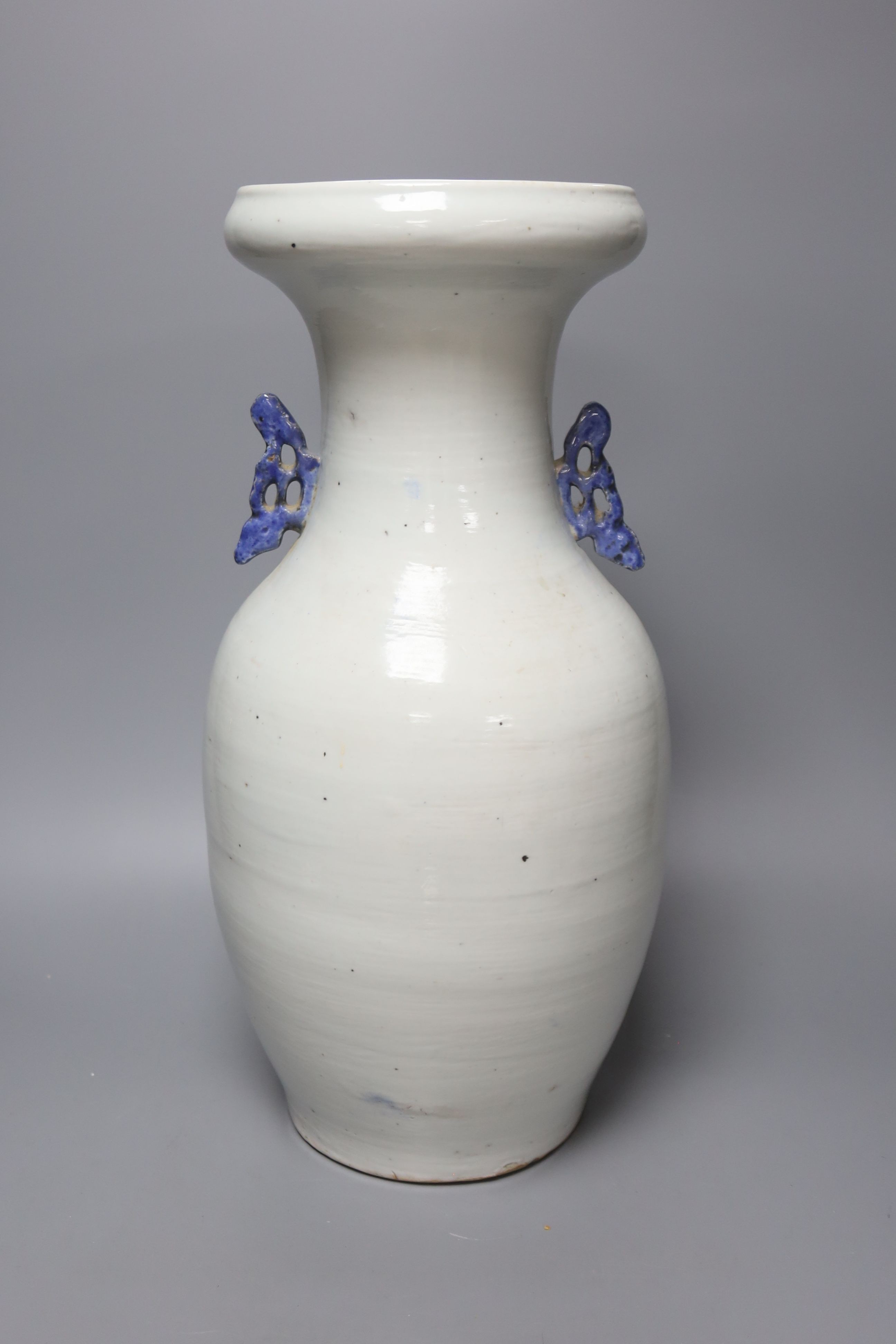 A large early 20th century Chinese blue and white vase 43cm
